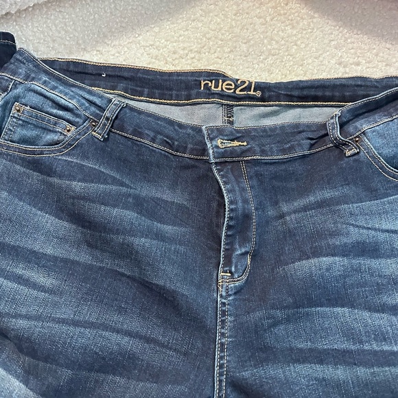 Plus Size 22 Short Rue21 High Rise Skinny Jeans with Classic Indigo Wash - Picture 2 of 5